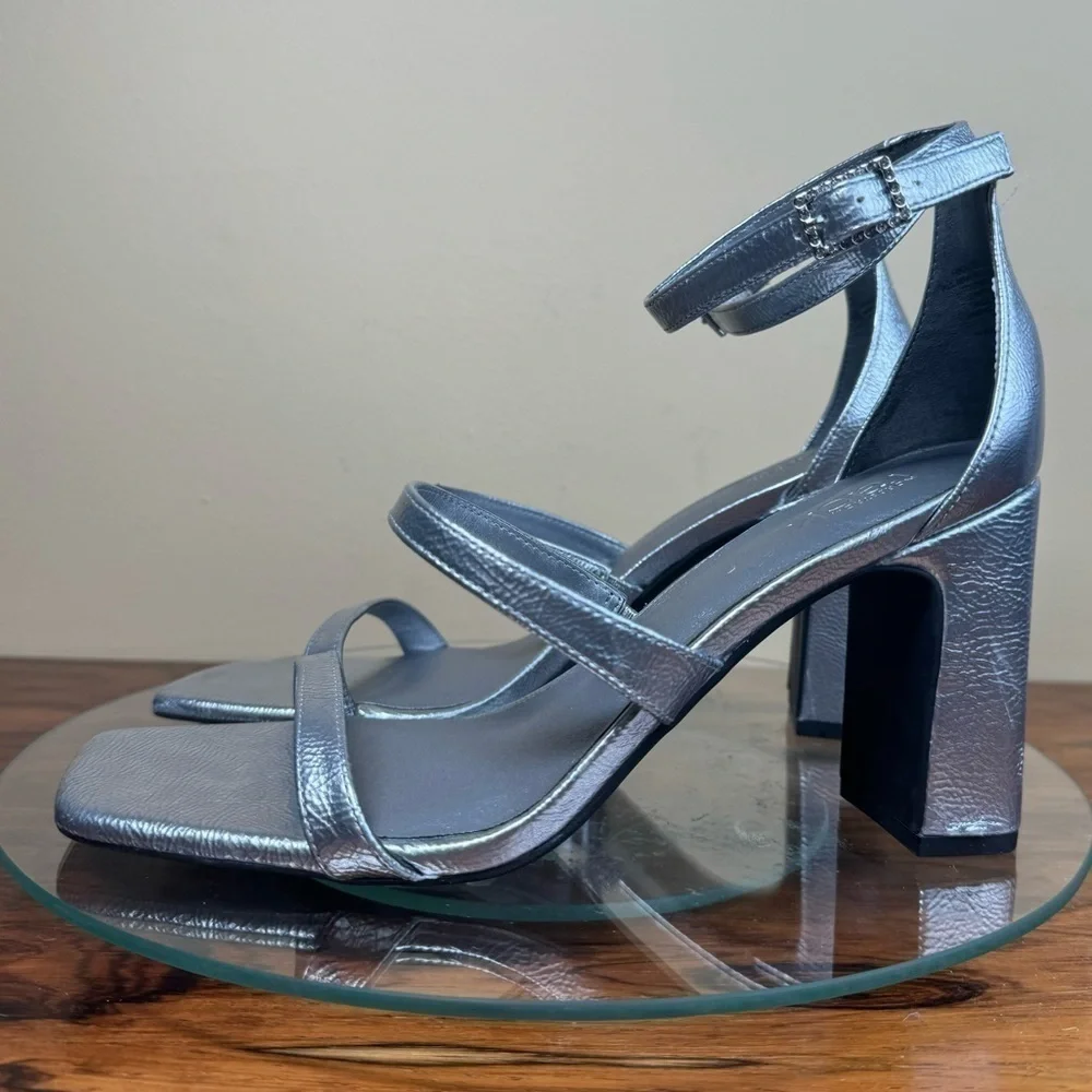 Nordstrom Rack Adelaide Block Heel Sandal silver metallic - size 8